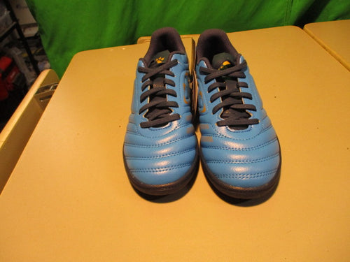 Used Kelme Size 2 Indoor Soccer Cleats