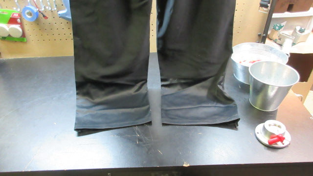 Load image into Gallery viewer, Under Armour Windbreaker Sweat Pants - Size Medium
