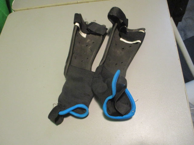Load image into Gallery viewer, Used Champro SSG8B Size XS Shin Guards
