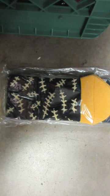 Load image into Gallery viewer, James Arthur Green Skull Long Socks - Size Large 9-12
