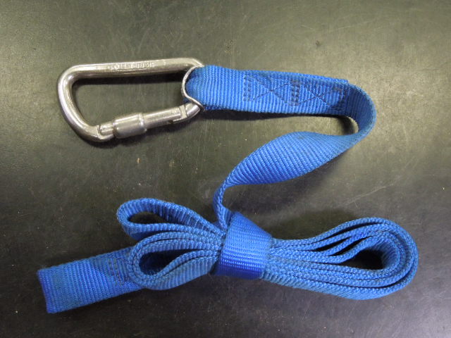 Load image into Gallery viewer, Used Marine Grade D typ Slip Lock Carabiner with Nylon Rope Connected

