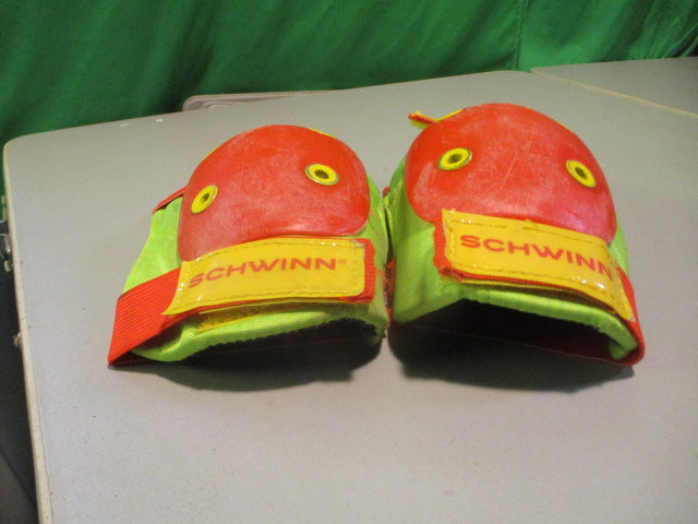 Load image into Gallery viewer, Used Schwinn BAM Youth Skating Knee Pads
