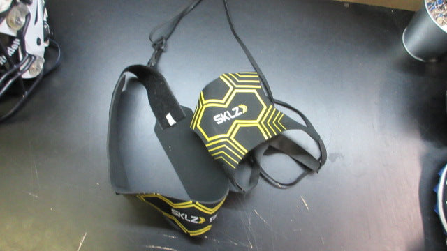 Load image into Gallery viewer, Used SKLZ Star-Kick Soccer Trainer
