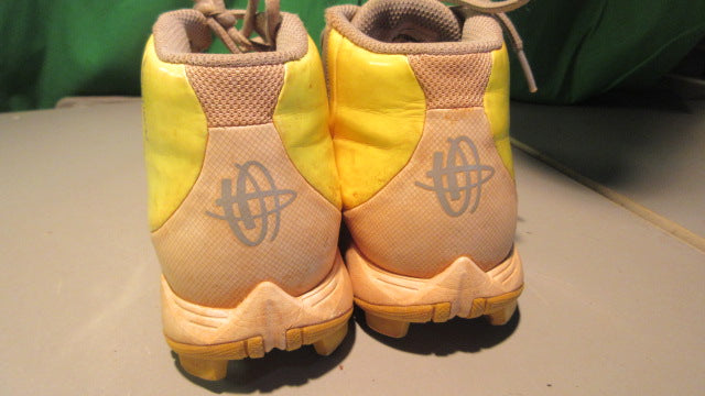 Load image into Gallery viewer, Used Nike Youth Huarache 4Y Football Cleats
