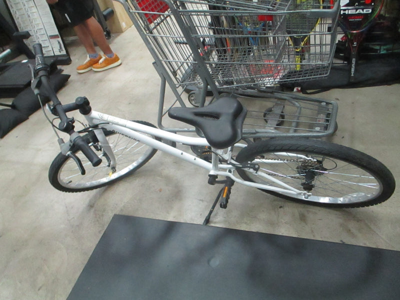 Load image into Gallery viewer, Used Riverside 100 24&quot; 7 Speed Teen Bicycle
