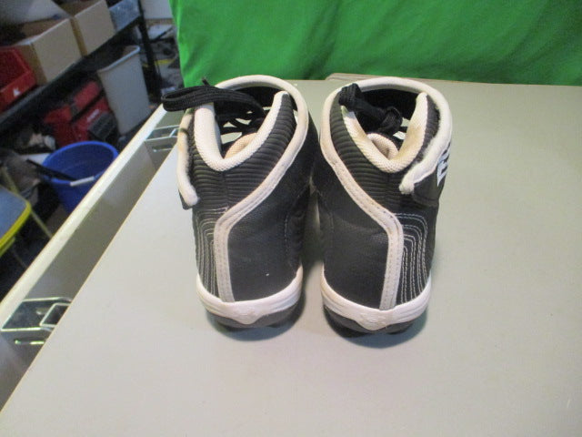 Load image into Gallery viewer, Used Under Armour BH Size Youth 2 Cleats
