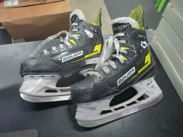 Load image into Gallery viewer, Used Bauer M4 Supreme Comfort Edge Hocky Skates Size 3.5
