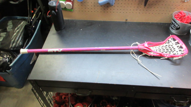 Load image into Gallery viewer, Used STX Cruz 100 6000 Womens 43" Lacrosse Stick
