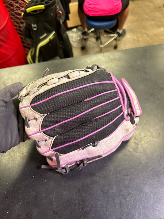 Used Wilson Flash 11.5"  Fastpitch Softball Glove RHT