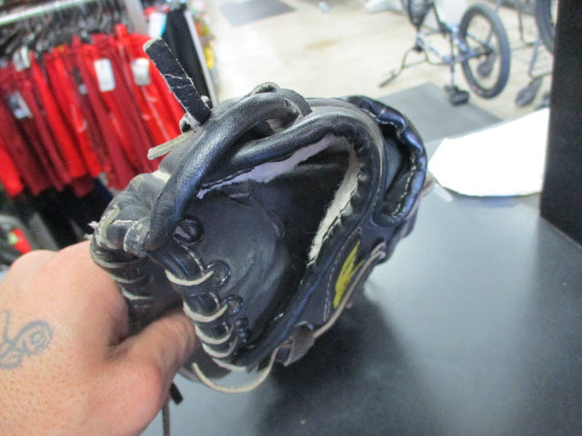 Load image into Gallery viewer, Used Wilson Select Size Unknown Glove - RHT
