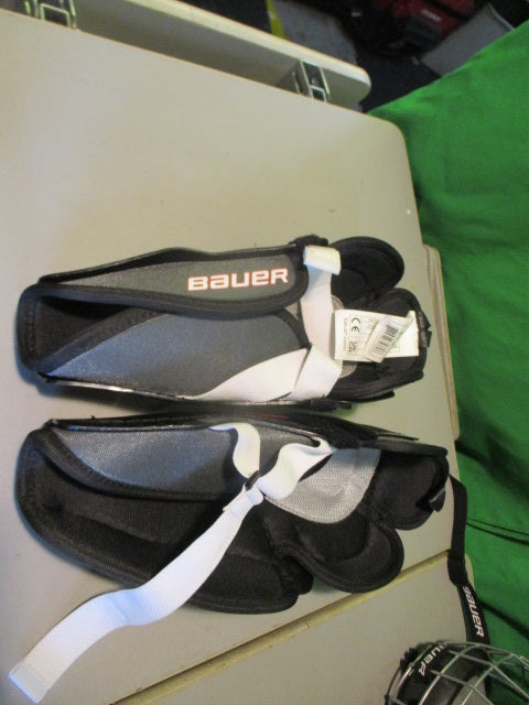 Load image into Gallery viewer, Used Bauer LiL Sport 9&quot; Hockey Shin Pads
