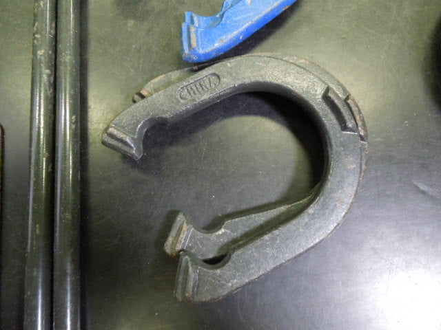 Load image into Gallery viewer, Used Franklin Horseshoe Set 2 Stakes 4 Horseshoes
