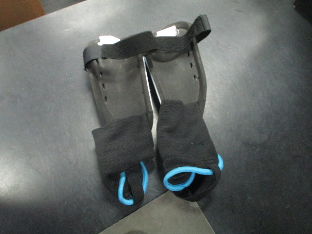 Load image into Gallery viewer, Used DSG Youth Shin Guards Size Large

