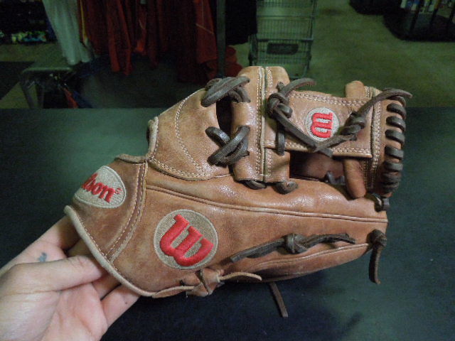 Load image into Gallery viewer, Used Wilson A200 1787 11.75" RHT Infield Glove
