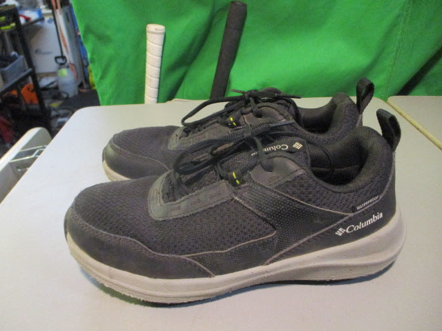 Load image into Gallery viewer, Used Columbia Size 3 Hiking Shoes
