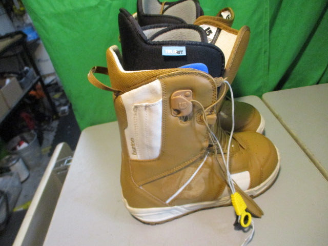 Load image into Gallery viewer, Used Burton Mint Womens Size 6 Snowboard Boots
