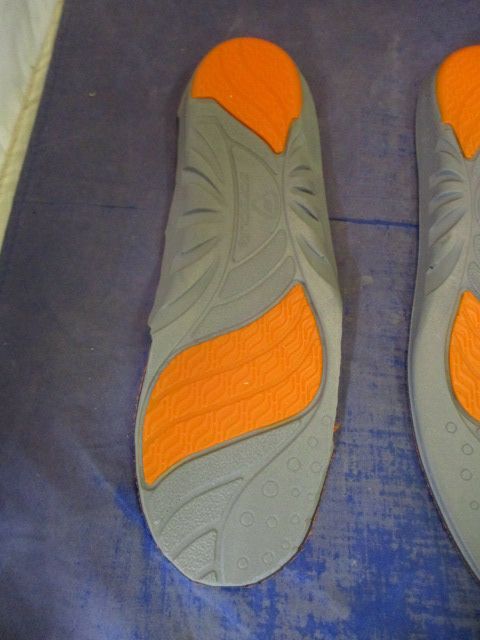 Load image into Gallery viewer, Used Sofsole Perform Athlete Men&#39;s Insoles Adult Size 9-10.5 - one insole cut
