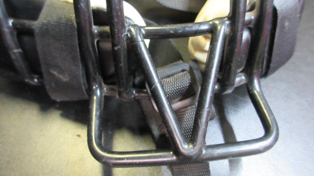 Load image into Gallery viewer, Used Rawlings Umpire LWMX Face Mask - plastic cracking
