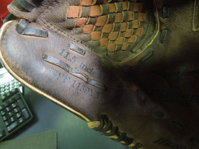 Load image into Gallery viewer, Used Mizuno Prospect Powerclose RHT 11.5" Glove
