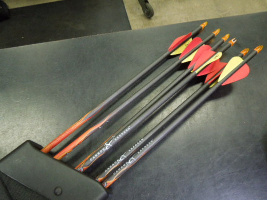 Used Vista Archery Quiver with 6 Mach5 Carbon EX Arrows