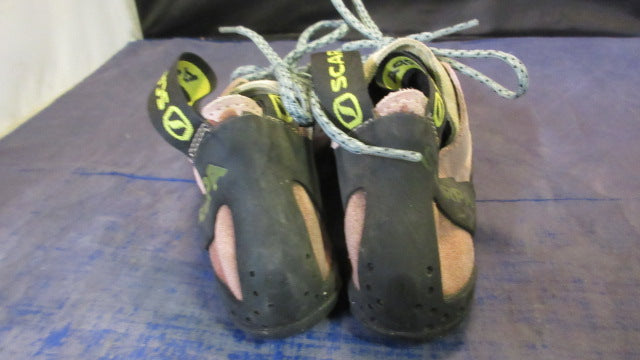 Load image into Gallery viewer, Used Scarpa Eclipse Climbing Shoes Size 36.5
