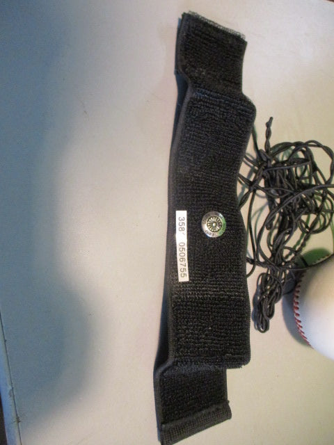 Load image into Gallery viewer, Used Vaught Sports Baseball Wrist Return Training Ball

