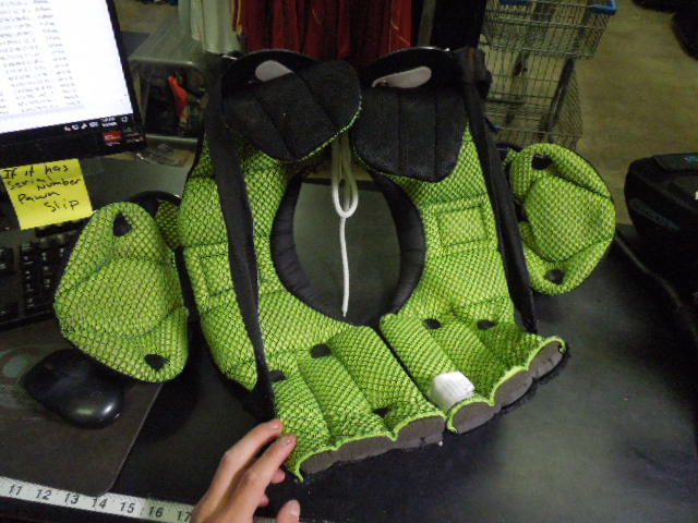 Load image into Gallery viewer, Used Schutt Y Flex 4.0 Football Shoulder Pads Size Large 14-15"
