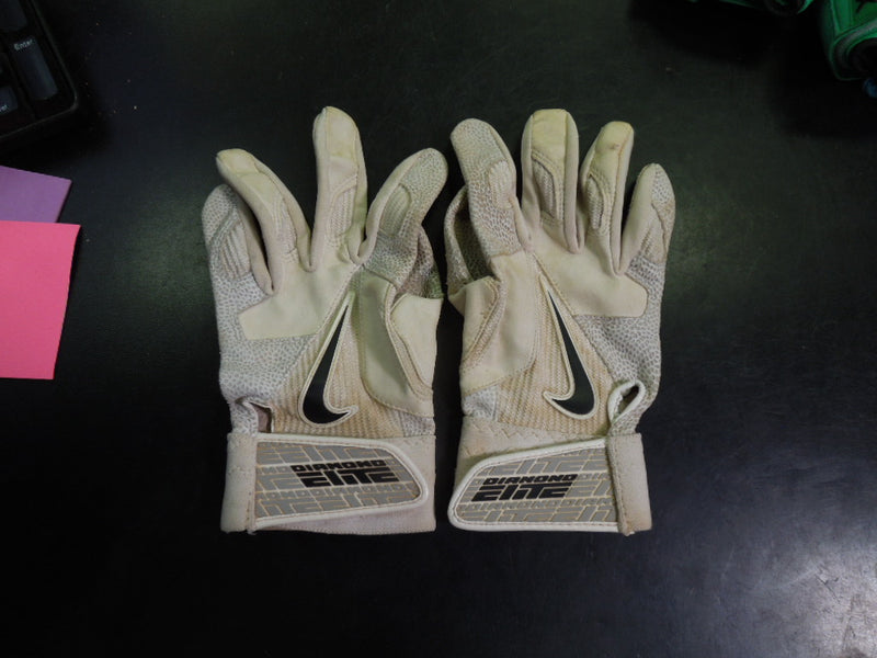 Load image into Gallery viewer, Used Nike Diamiond Elite White Batting Gloves Size Medium

