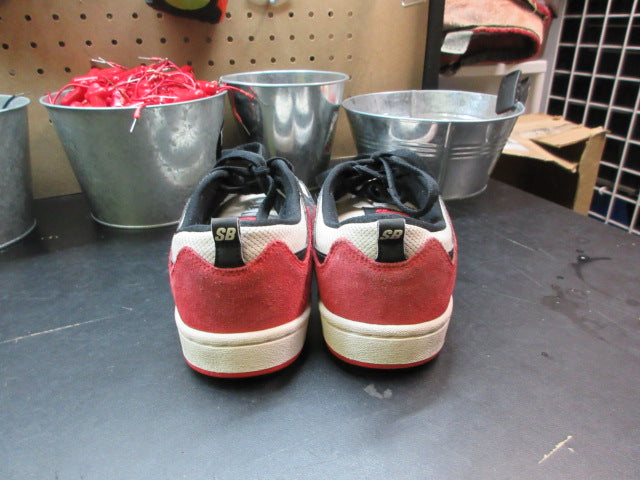 Load image into Gallery viewer, Used Nike Kids' Alleyoop Skating Shoes - Size Youth 6
