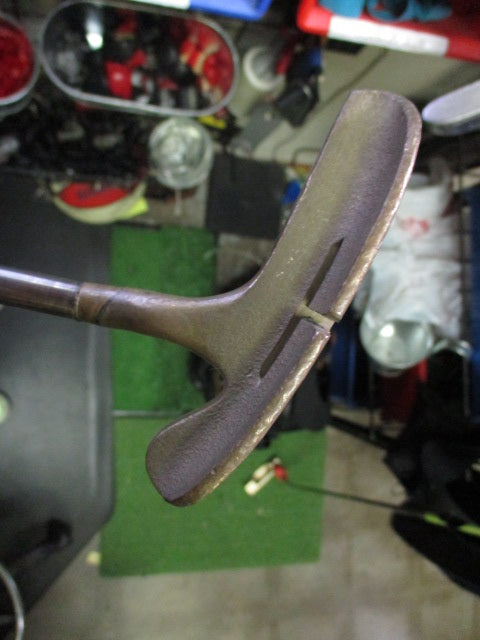 Load image into Gallery viewer, Vintage Acushnet Bullseye Wide Flange Right Hand Putter
