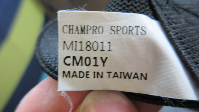 Load image into Gallery viewer, Used Champro Fielder&#39;s Mask - Size Youth
