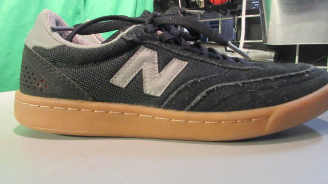 Load image into Gallery viewer, Used New Balance Girls Low Profile 5Y Shoes
