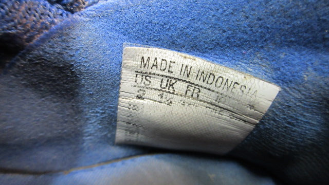 Load image into Gallery viewer, Used Adidas Predator Soccer Cleats - Size 2
