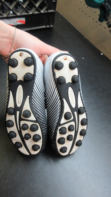 Used Vizari Soccer Cleats - Size 12.5 Youth