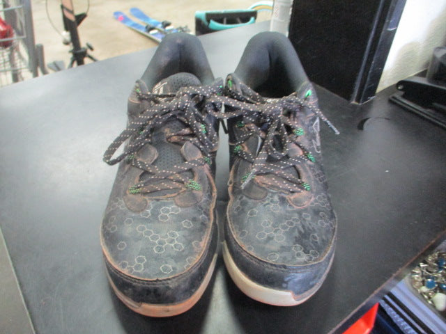 Load image into Gallery viewer, Under Armour Harper 8 Mid RM Size 5y Baseball Cleats
