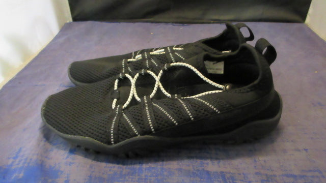 Load image into Gallery viewer, Used All In Motion Water Shoes Size 6
