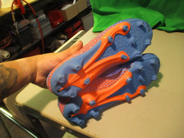 Load image into Gallery viewer, Hawkwell Size 5 Soccer Cleats
