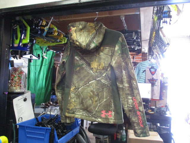 Load image into Gallery viewer, Used Under Armour Camo Size S/M Winter Jacket
