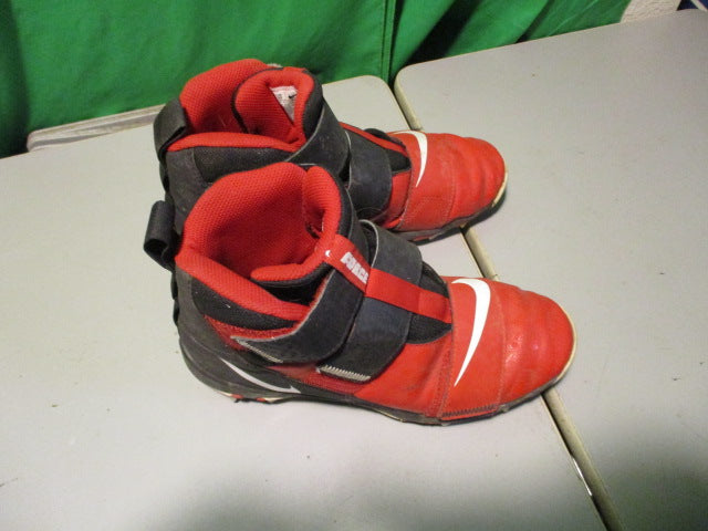 Load image into Gallery viewer, Used Nike FastFlex Size 5Y Cleats
