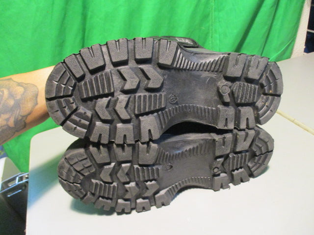 Load image into Gallery viewer, Used WFS Size 9 Winter Snow Boots
