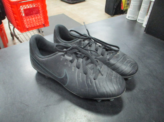 Used Nike Youth Soccer Cleats in Black Size 3.5Y