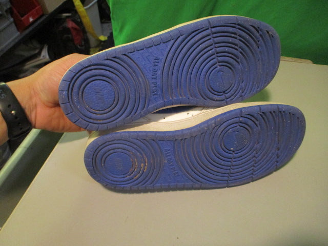 Load image into Gallery viewer, Used Nike Mid Size Youth 3.5 Sneakers
