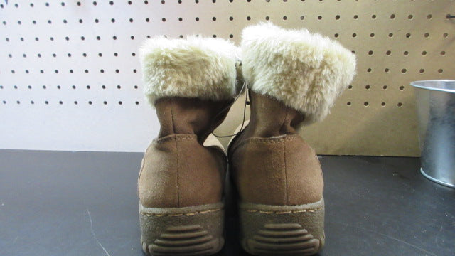 Load image into Gallery viewer, Used St. John's Bay Winter Boots - Size 10
