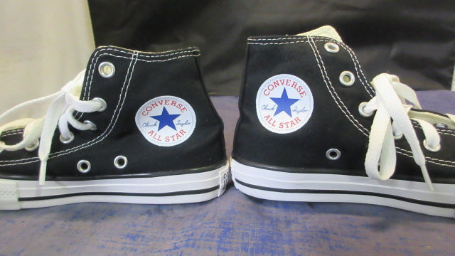 Load image into Gallery viewer, Converse All Star High Shoes Youth Size 12.5 - like new
