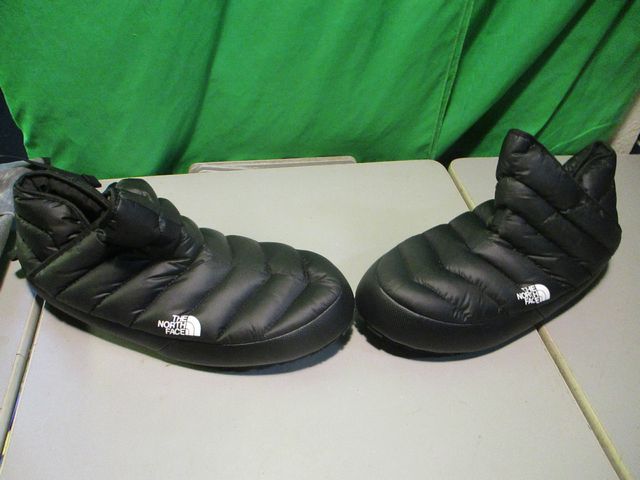 Load image into Gallery viewer, Used The North face Thermoball Traction Booties Sz 13
