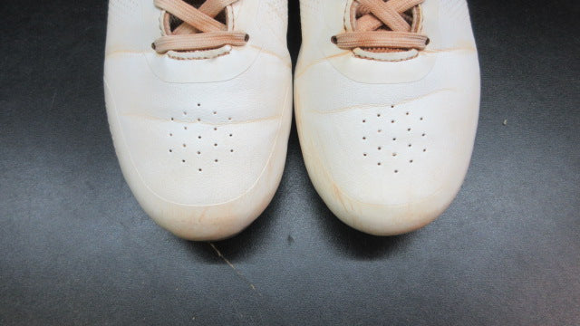 Load image into Gallery viewer, Used Rawlings Sanction Low Women's Softball Cleats - Size 8.5
