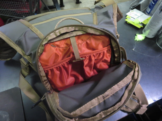 Load image into Gallery viewer, Used Simms Headwaters Fly Fishing Chest Pack with Hydration Bladder Pocket
