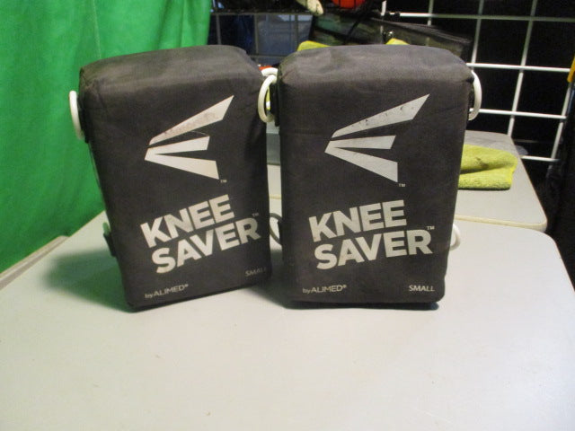 Load image into Gallery viewer, used Easton Knee Savers Size Small Pair
