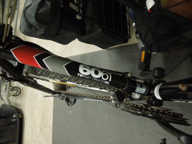 Load image into Gallery viewer, Used Diamondback Outlook 18" Frame Mountain Bike
