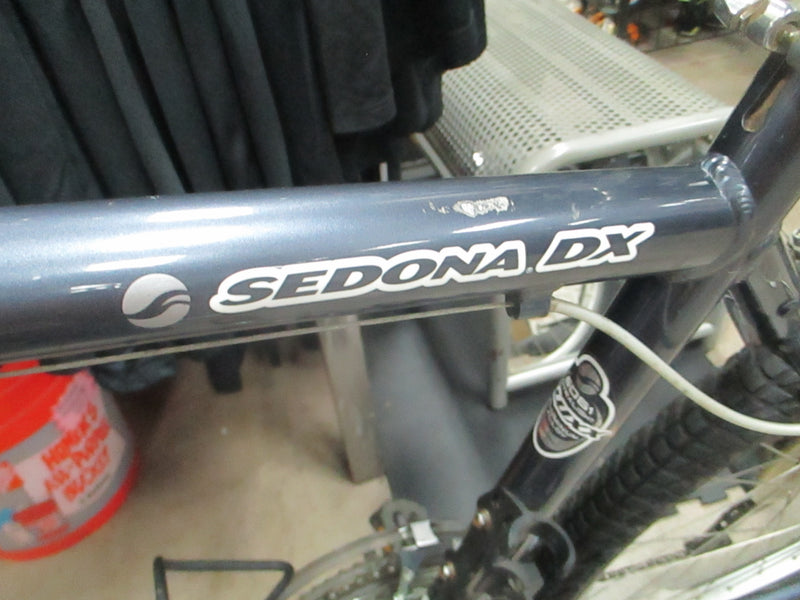 Load image into Gallery viewer, Used Giant Sedona DX 26&quot; 21 Speed Mountain Bike
